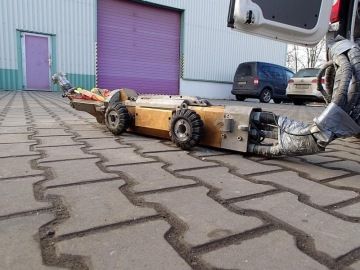 robotická fréza na odstranění kořenů z kanalizace