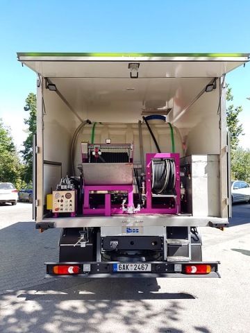 Vůz na čištění kanalizací a odpadů