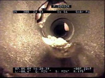 nateklý beton v kanalizaci