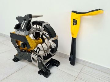 Kamera a přijímač na trasování a revize kanalizace