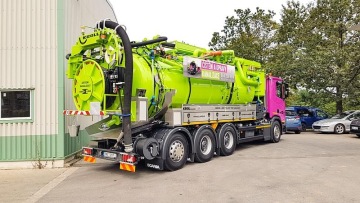 recyklační vůz Kroll na čištěnívelkých profilů kanalizací a sání kalů